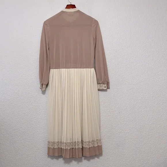 Vintage Prairie Cottage Lace Accent Dress - Picture 10 of 16